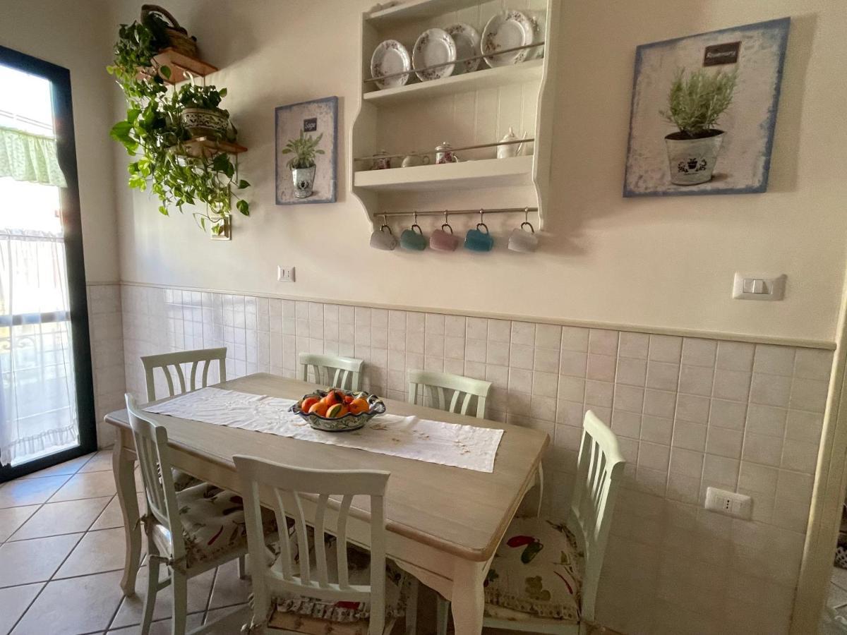 A Casa Di Stella Apartment ซาแลร์โน ภายนอก รูปภาพ