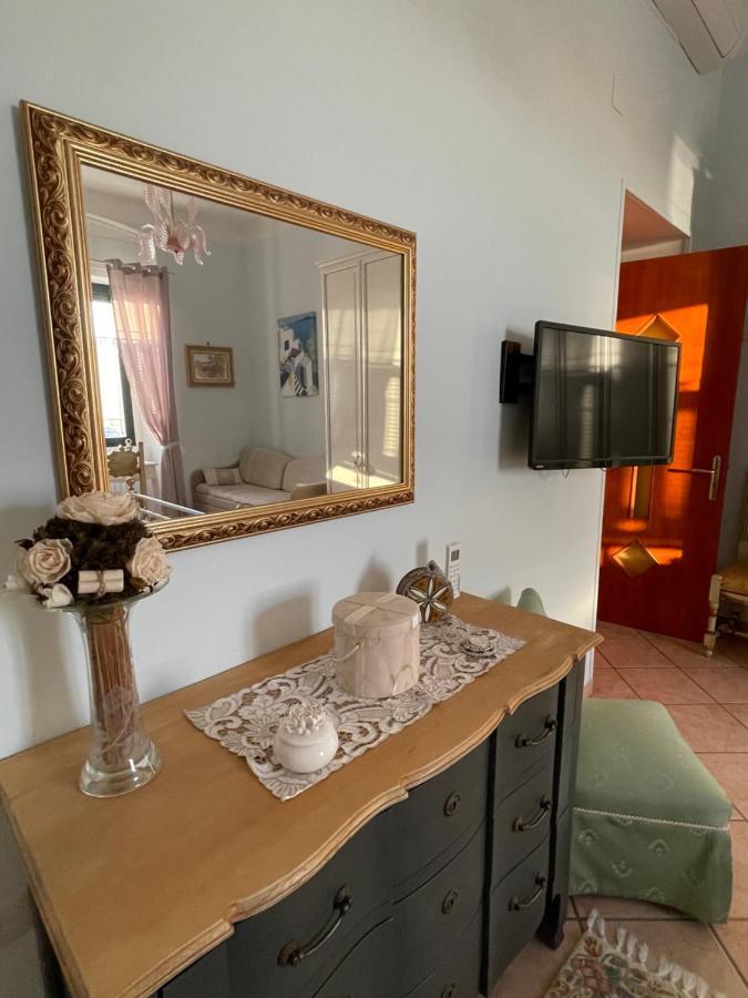 A Casa Di Stella Apartment ซาแลร์โน ภายนอก รูปภาพ