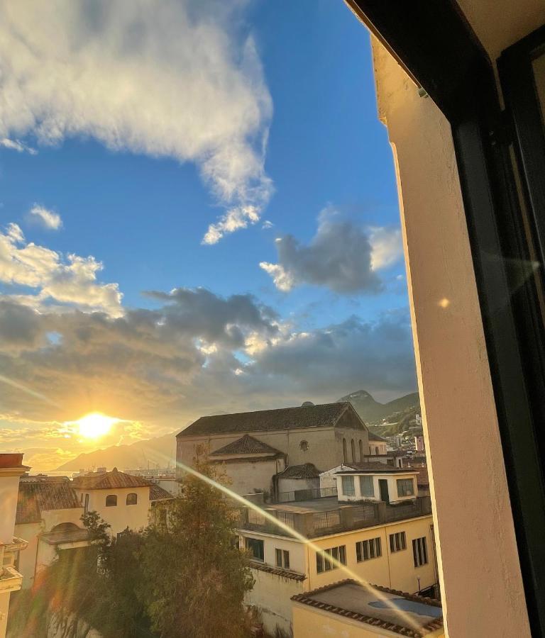 A Casa Di Stella Apartment ซาแลร์โน ภายนอก รูปภาพ